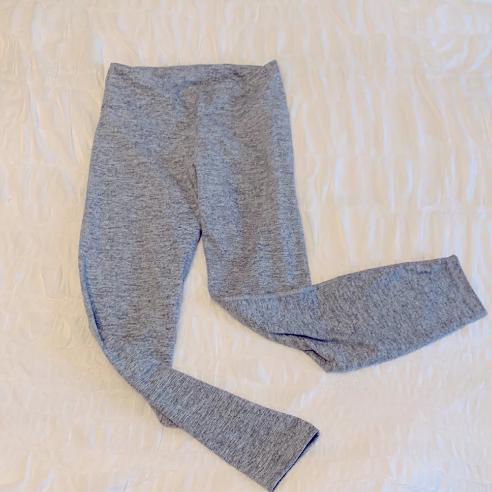 GREY LEGGINGS